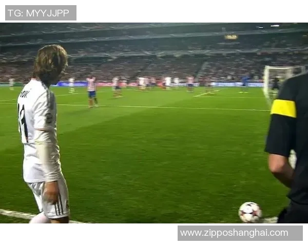 西甲焦点战拜仁逆转皇马争议判罚引发全场热议